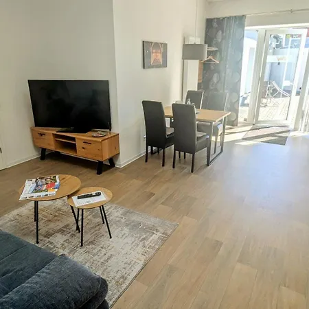 Urban Gotha-apartment Ekhof- Am Schlosspark- Parken An Der Der Tür- Barrierefrei, 900 Meter Zum Bahnhof - Wallbox Apartment